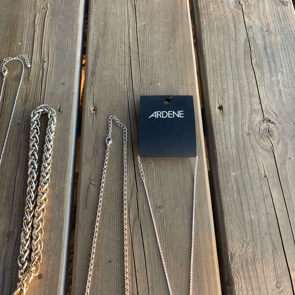 Collection of 15 Vintage and Modern Costume Jewelry Necklaces - Picture 14 of 15